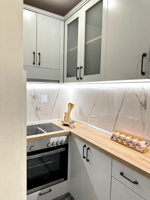 Great Apartament Near Lake & Blloku Area Tiranë Ngoại thất bức ảnh