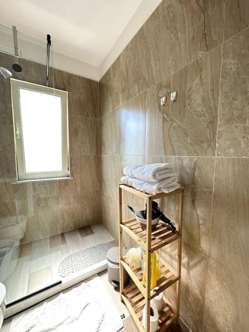 Great Apartament Near Lake & Blloku Area Tiranë Ngoại thất bức ảnh